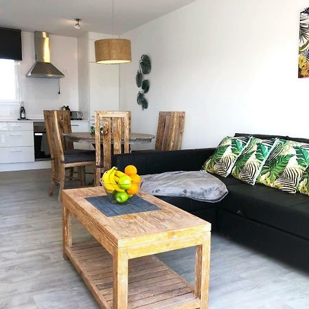 Appartamento Sea Breeze With Shared Pool And Near The Beach Costa Teguise Esterno foto
