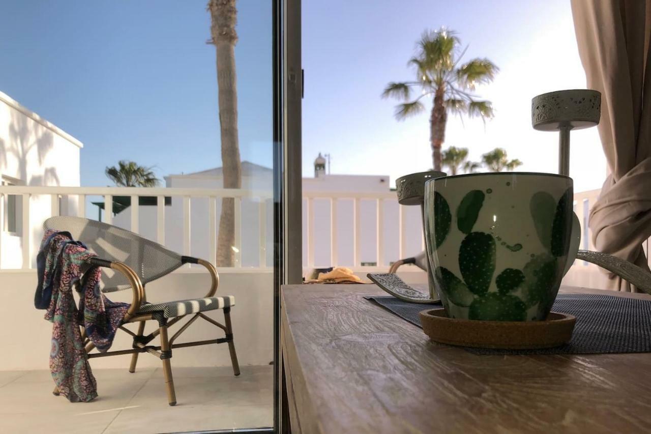 Appartamento Sea Breeze With Shared Pool And Near The Beach Costa Teguise Esterno foto