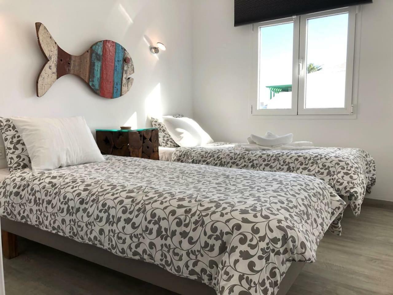 Appartamento Sea Breeze With Shared Pool And Near The Beach Costa Teguise Esterno foto