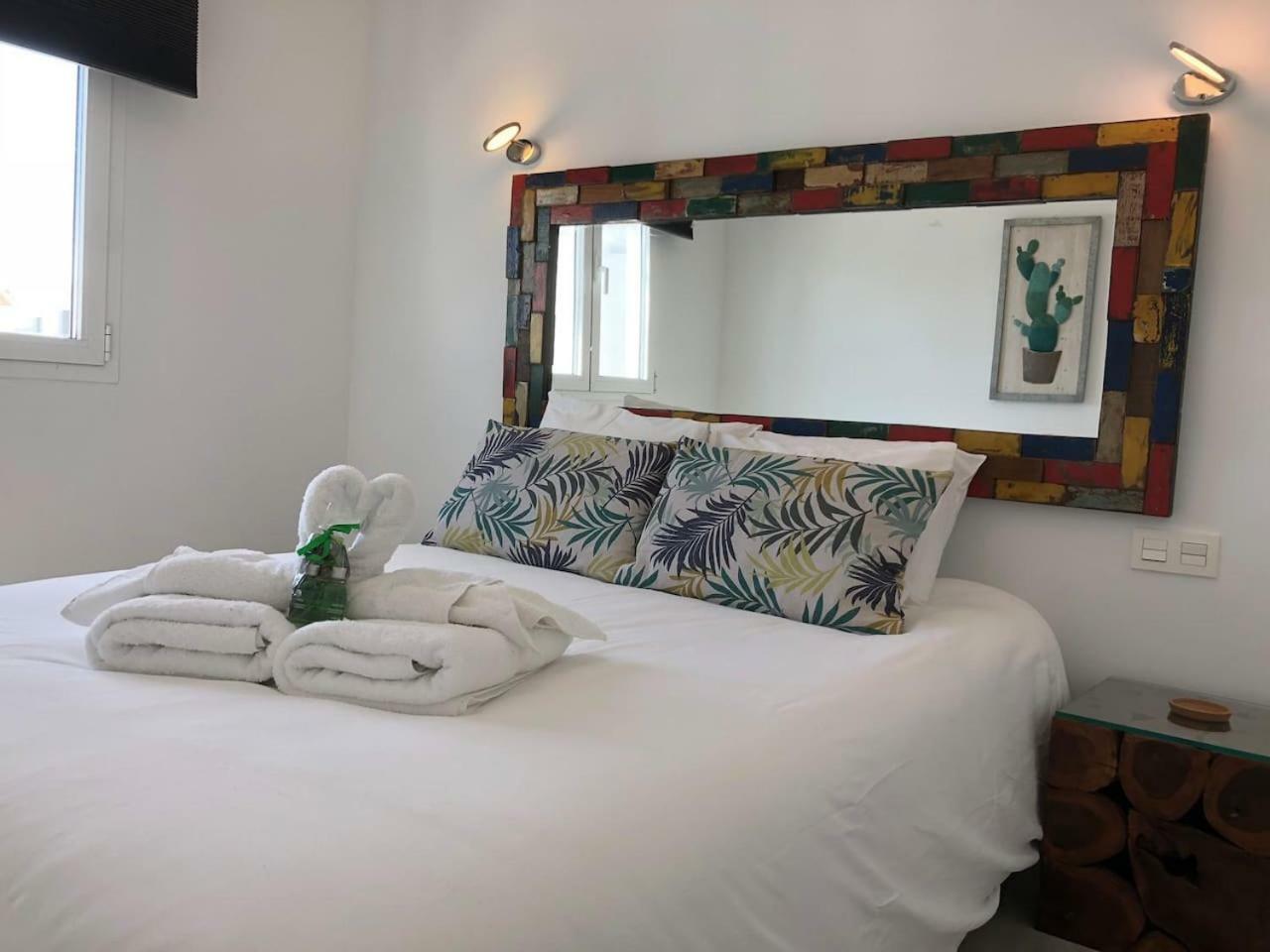 Appartamento Sea Breeze With Shared Pool And Near The Beach Costa Teguise Esterno foto