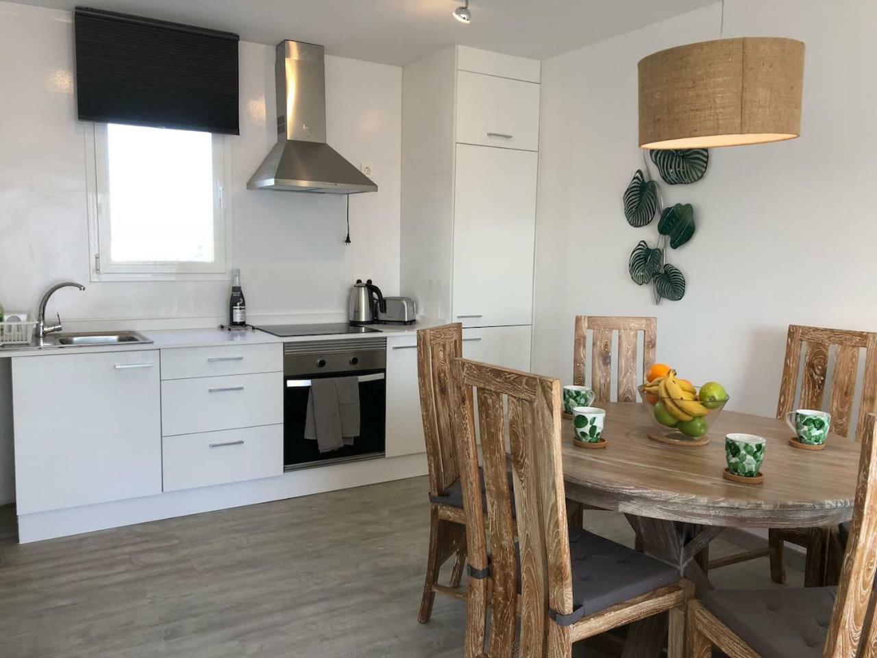 Appartamento Sea Breeze With Shared Pool And Near The Beach Costa Teguise Esterno foto