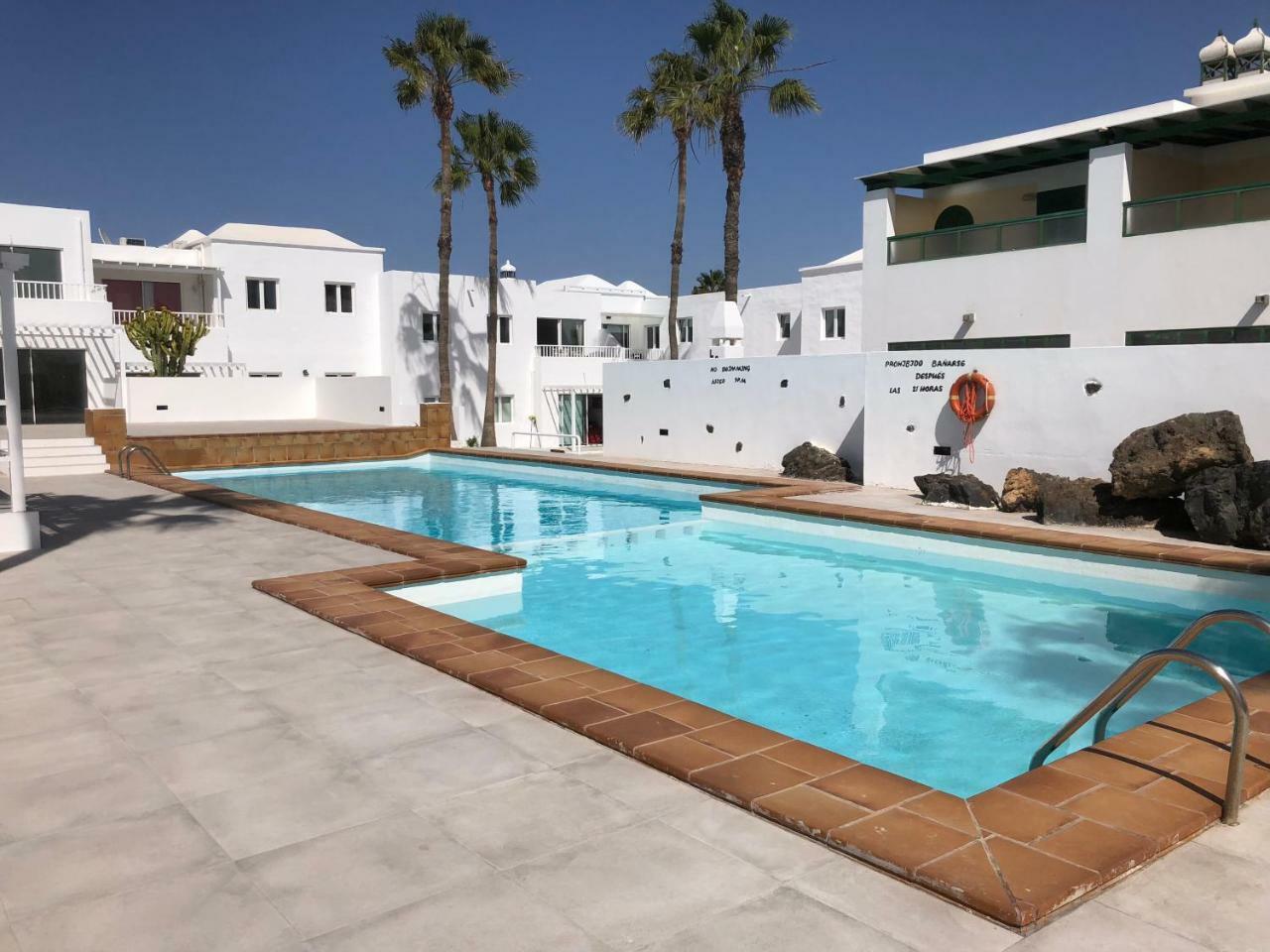 Appartamento Sea Breeze With Shared Pool And Near The Beach Costa Teguise Esterno foto