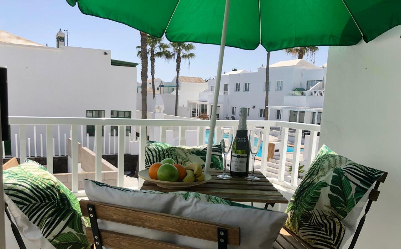 Appartamento Sea Breeze With Shared Pool And Near The Beach Costa Teguise Esterno foto